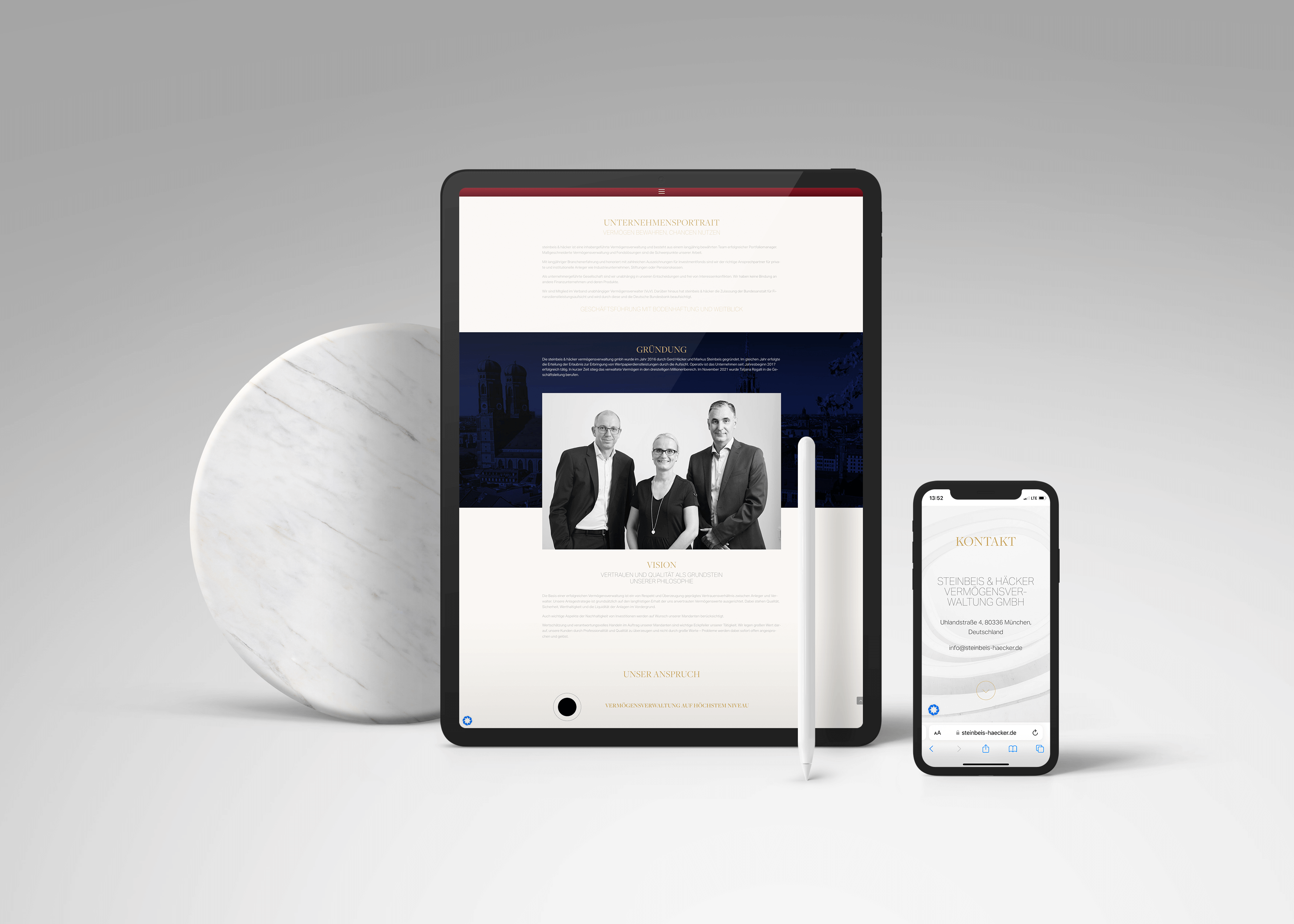 Tablet and smartphone with the website of Logo of Steinbeis & Häcker Vermögensverwaltung GmbH